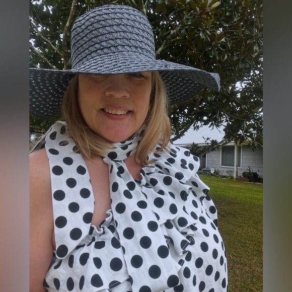 Live Listing - like this listing to be notified when my live start. - Picture 3 of 9